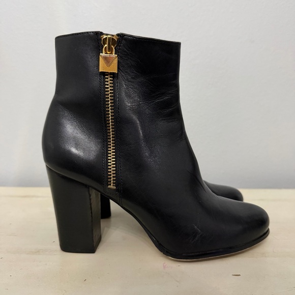 Michael Kors Black Leather Margaret Ankle Booties Size 8.5 - Picture 3 of 9